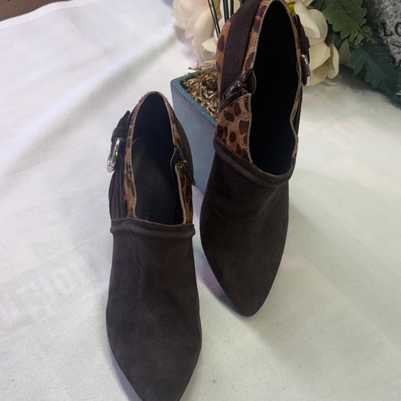 ANTONIO MELANI Brown Suede Pointed-Toe Heeled Ankle Boots with Leopard Trim - Picture 2 of 5